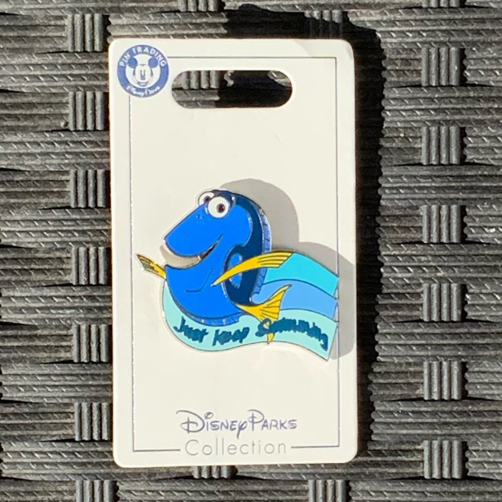 Authentic!✨ Disney Parks Dory Pin
